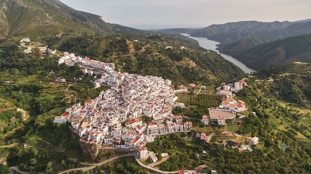 Paisaje natural de Istán y su entorno montañoso