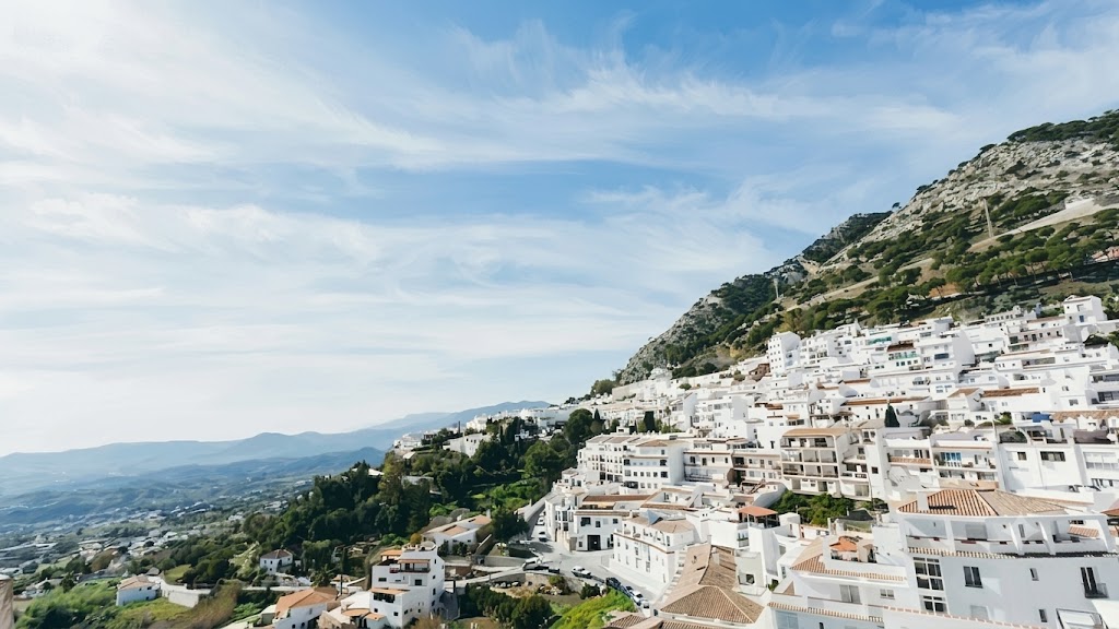Paisaje natural de Mijas entre la sierra y el mar